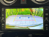 【バックカメラ】駐車時に後方がリアルタイム映像で確認できます。大型商業施設や立体駐車場での駐車時や、夜間のバック時に大活躍!運転スキルに関わらず、今や必須となった装備のひとつです!