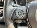 ステアリングスイッチ付き。前方から目を離すことなく操作することが可能です。