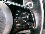 ハンドル右側にはクルーズコントロールのスイッチが装備され運転中の操作も安心して行えます!