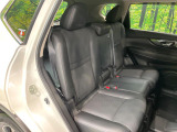 後部座席も気になるようなキズ・汚れやへたり等、大きなダメージはなく、良好な状態です。