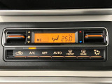【オートエアコン】 お好みの室温を自動でキープ!大きくて見やすいボタンや画面・アイコンで、操作もとても簡単です。