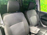 運転席まわりには十分なスペースがあり、大柄な方でもゆったり運転していただける環境です。