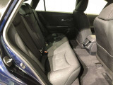 【後部座席】も当然、綺麗・清潔に仕上げております。内装の綺麗なお車は気持ちが良いですし、コンディションのいい車が多いです。これもオススメの1台です。