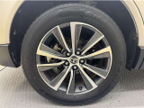 「トヨタ純正アルミホイール」を装着!純正なので車のデザインともマッチしています。高級感やスポーティーさを際立たせてくれます。