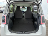 シートを倒せば大きな荷物も積み込み可能です!!