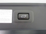 パワーバックドア搭載でバックドアの開閉が指1本♪