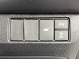 【パワーバックドア】スマートキーや運転席のボタンを押すだけでリアゲートが自動で開閉します!荷物を持っている時や、高い位置にあるバックドアを閉める際に便利な機能です♪
