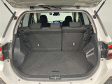 【ラゲッジスペース】長さのある荷物を積む際にも後部座席を倒したりするなどアレンジが可能なので非常に便利です♪