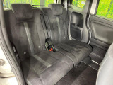 後部座席も気になるようなキズ・汚れやへたり等、大きなダメージはなく、良好な状態です。