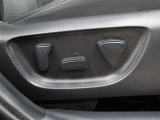 運転席はパワーシートなのでお好みのドライビングポジションに調整可能です♪