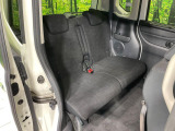 後部座席も気になるようなキズ・汚れやへたり等、大きなダメージはなく、良好な状態です。