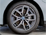 【BMWアロイホイル】軽量かつ強度に拘ったアロイホイル。走行性能ポテンシャルを引き出す設計。車の足元を引き締めてくれる大きなポイントはアロイホイルです。