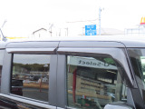 ドアバイザーも装着済みですので、雨の日も室内換気ができて快適です。