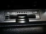 ETC車載機です。高速・有料道路の料金をキャッシュレスでスムーズに通過できます。