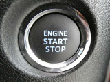 【プッシュスタート】スマートキーを携帯して、ブレーキを踏みながらスタートスイッチを押すだけでエンジンがかけられます。