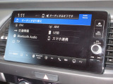 ナビゲーションはホンダコネクトディスプレイを装着しております。AM、FM、Bluetooth、フルセグTVがご使用いただけます。初めて訪れた場所でも道に迷わず安心ですね!