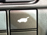 【パワーバックドア】スマートキーや運転席のボタンを押すだけでリアゲートが自動で開閉します!荷物を持っている時や、高い位置にあるバックドアを閉める際に便利な機能です♪
