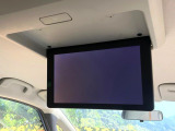 【フリップダウンモニター】大画面モニターで後席でもエンタメをお楽しみいただけます。小さなお子様にも大人気の装備です♪