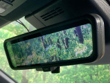 【デジタルインナーミラー】後席の大きな荷物や同乗者で後方が確認しづらい時でも安心!カメラが撮影した車両後方の映像をルームミラー内に表示。クリアな視界で状況の確認が可能です!
