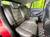後部座席も気になるようなキズ・汚れやへたり等、大きなダメージはなく、良好な状態です。