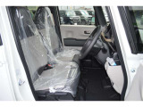 ☆ベンチシートになっており広くゆったりと運転をすることができます!