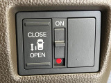 【パワースライドドア】スマートキーや運転席のスイッチでスライドドアの開閉が可能♪電動だから力を入れてドアを開ける必要が無く、小さいお子様でも、重い荷物を持っている時もラクに開け閉めできます♪