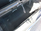 内張り、カーペットに目立つ傷はありません