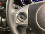 ステアリングにオーディオ操作スイッチが付いています。オーディオ画面に直接タッチしなくても操作が出来ますので、運転に集中できます。