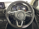 【ステアリング】軽い力で扱いやすいハンドルです。目立つ傷やスレなどなく綺麗な状態です!除菌プランいれていただくとさらに快適に!清潔なお車はお子様にも安心ですね!