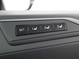 3名分のシート、ドアミラーの最適ポジションを記憶・再現できるマイコンプリセットドライビングポジションシステムが装備されています。