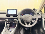 RAV4ならではの見晴らしのよい前方視界で、快適なドライブをお楽しみいただけます。