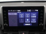 オーディオソース機能が搭載していて車内で音楽なども聴けてドライブの際など盛り上がる!