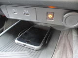 ワイヤレス充電にも対応していますのでスマホの充電もスマートです