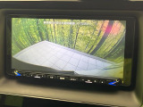 【バックカメラ】駐車時に後方がリアルタイム映像で確認できます。大型商業施設や立体駐車場での駐車時や、夜間のバック時に大活躍!運転スキルに関わらず、今や必須となった装備のひとつです!
