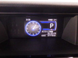 とっても見やすいメーターです。夜間時はラグジュアリーな気分にさせてくれる照明が魅力ですので、夜のドライブも楽しみになりますよ♪