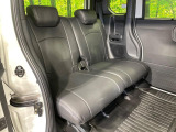 後部座席も気になるようなキズ・汚れやへたり等、大きなダメージはなく、良好な状態です。
