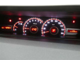 各操作スイッチは使いやすい位置に配置され、とっても見やすいメーターです。夜間時はラグジュアリーな気分にさせてくれる照明が魅力ですので、夜のドライブも楽しみになりますよ♪