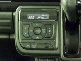 オートエアコンを装備しておりますので、四季を通じて車内を快適な温度に保つことが出来ます!高級感が有りますね!