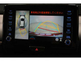 パノラミックビューモニターでクルマの周囲の確認が出来て安心です。
