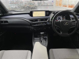 UX 250h バージョンL 4WD 本革シート