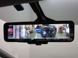 スマートルームミラー付きで後部座席に乗車してても後方がしっかり見れます