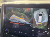 【パノラミックビューモニター】専用のカメラにより、上から見下ろしたような視点で360度クルマの周囲を確認することができます☆死角部分も確認しやすく、狭い場所での切り返しや駐車もスムーズに行えます。