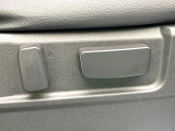 【パワーシート】スイッチ一つで簡単にシートの微調整が可能!電動だから力もいりません!快適なシートポジションにセットして、快適なドライブをお楽しみください。
