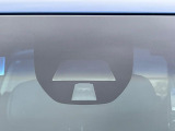 【ホンダセンシング】走行中に前方の車両等を認識し、衝突しそうな時は警報とブレーキで衝突回避と被害軽減をアシスト。より安全にドライブをお楽しみいただけます。