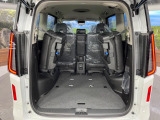 後席を格納すると、これだけの広さが!シーンに合わせたシートアレンジで、大きな荷物も積むことが出来ます♪