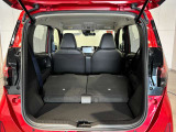後席を折りたたむと軽自動車とは思えないほど広々としたラゲッジへと早変わり♪