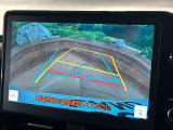 【バックカメラ】駐車時に後方がリアルタイム映像で確認できます。大型商業施設や立体駐車場での駐車時や、夜間のバック時に大活躍!運転スキルに関わらず、今や必須となった装備のひとつです!