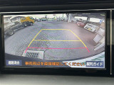 【バックモニター】後ろのカメラの映像がモニターに映し出されるので、後方の見えない死角や、障害物との距離感などもしっかり安全確認することができます。