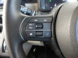 ハンドルにオーディオの操作スイッチが装備されています!視線を前方から外さずハンドルから手を離さずに操作できるのでとっても安全ですね♪