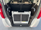 普段のお買い物に十分な広さのラゲッジスペースです。リアシートを倒せば大きな荷物も載せられます。